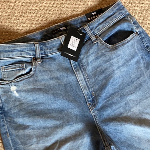 Fashion Nova killing Em softly distressed side split jeans - Picture 2 of 6